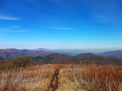 本当に快晴で展望の良い道なので何度も振り返る