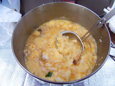 最後はおじやにしてみた。もちろん卵も持参
