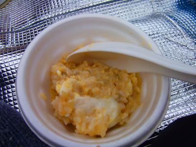 レンゲも持ってきたのでおじやを食べたけど、これがまた格別に美味しかった