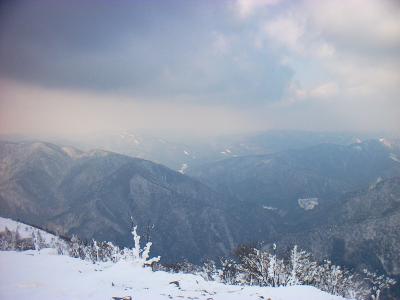 北側の山々も雲と霞であまり見えなかった