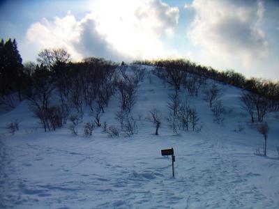 少し暗くなってきそうだったのでさっさと北比良峠に戻る。ここから少し登り返しなんだよね