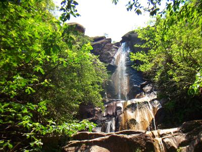 落ヶ滝。なんか個性的な滝だけど迫力はなかった