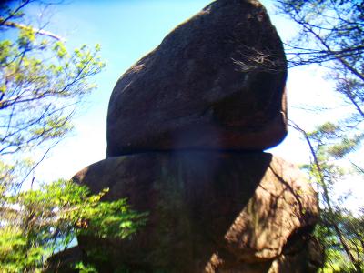 これは重ね岩というらしいが、本当にそのままって感じの岩だった