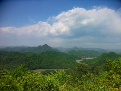 この景色がお気に入り。川の形から両側に山々。なんかジャングルの奥地にきたような景色だった