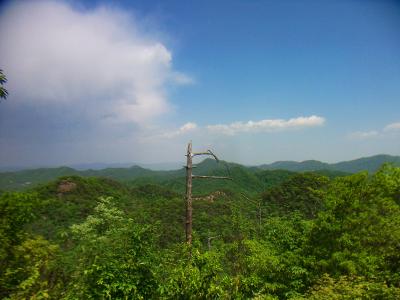 北東方面の景色。低いけど山が結構あるな