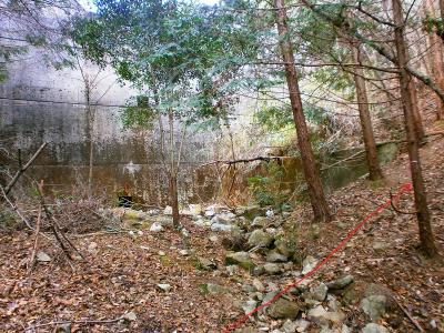 ここで少しわかりにくいが右。ここより急勾配が続く