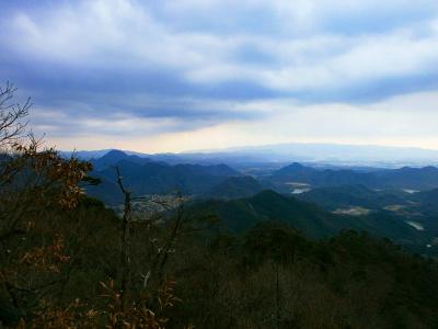 山頂直下にある展望岩場より南東側