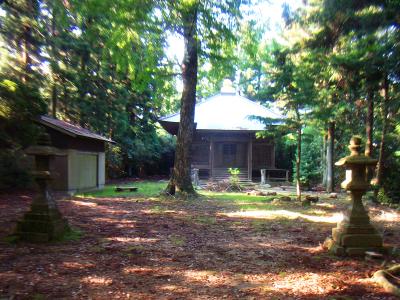 これが観音堂らしい。これが羽束山の山頂なのか！？