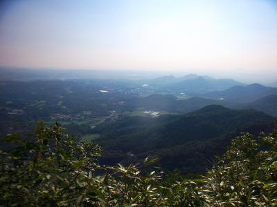 ちょい北西側の展望。無名だと思われる山がある