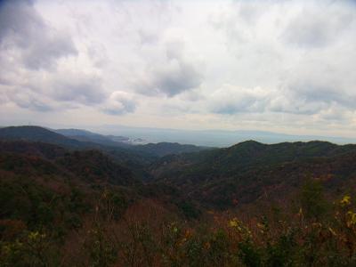 ここからも海の展望があった。あそこの町？村？は何だろう！？