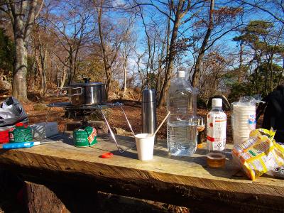 今日は山頂の手前にある昼食広場にて昼食をとる