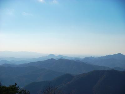 左側には六甲山脈が見える