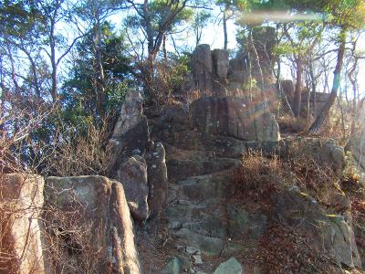 トンビカラの石峰に到着