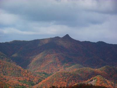 これは丹波槍といわれるトンガリ山のようだ。絶対に今度あの山を登ってやろうと思った瞬間だった