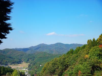 あっち側方面は高岳かな？北摂の山はたくさんあってわからない