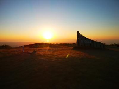 夕日の時間に大和葛城山(959m)に到着。ちょうどいい時間に着いた