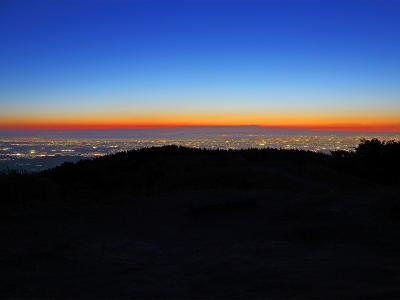 大阪湾と左側は関西国際空港かな！？市街地までの距離は遠いけど素晴らしい大阪湾と夜景が望める