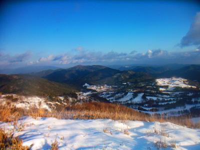 下のゴルフ場も雪に覆われている。そういえば無積雪の時、オフロードバイクでこの付近を走ってたの見たけどいいのかな！？