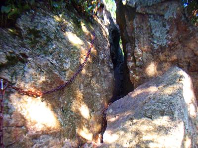 結構細い・・・ザック背負っては無理なのでおろして挑戦！