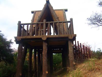 またまた登山道途中にある展望台。ここは老朽化していたのか立ち入り禁止になっていた