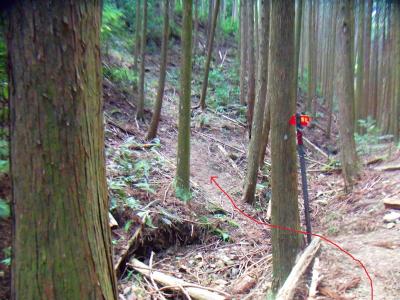 ここで火の用心プレートがあって左に曲がるのだけど、これを見落としやすいので注意。これ以上沢筋を登っていくとたどりつけない