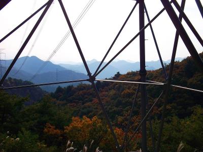 鉄塔のところまできた。ここからは電線が邪魔だけど展望がある