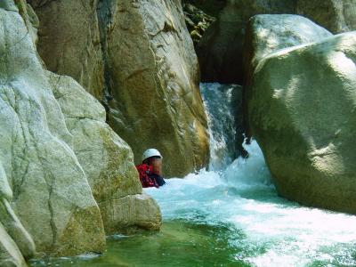 ここも登り方を考えながらいったけど小さな滝に流されてしまう