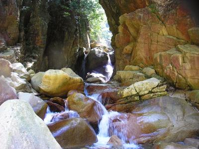 こういうところは登りやすいけど、実はわらじの片方の紐が切れてちょっと怖かったりした