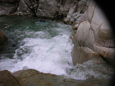 帰りは飛び込んだりスライダーで遊んでいく