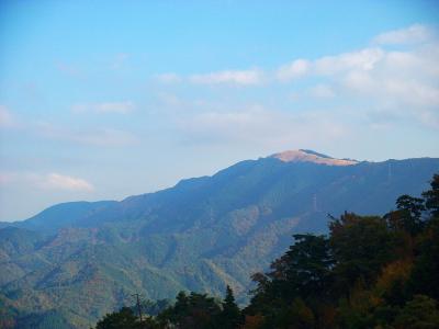 ハゲてみえるのが岩湧山