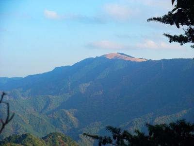 下山時に岩湧山が大きくみえた。でもちょっとズーム気味だどね