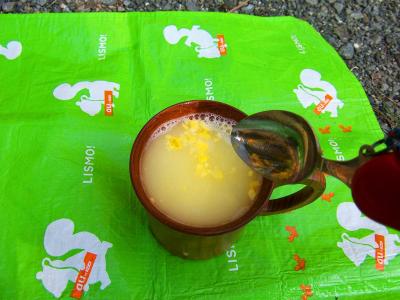 昼食前のポタージュスープも飲む。寒い日はこれに限る