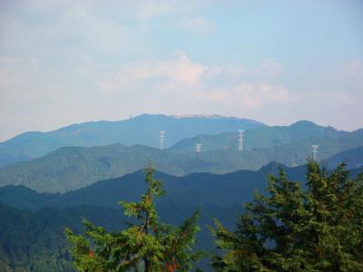 あのハゲた山は岩湧山のようだが・・・