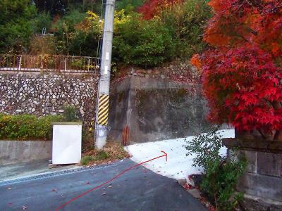 道なりに歩いていくとT字路になっていて、これを右へあがっていく