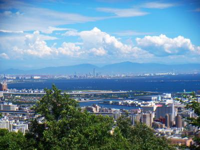 金剛山や大和葛城山、今日はその向こう側に大峰山脈も見える