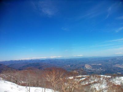 右から御嶽山、乗鞍岳、穂高岳など北アルプスが見える
