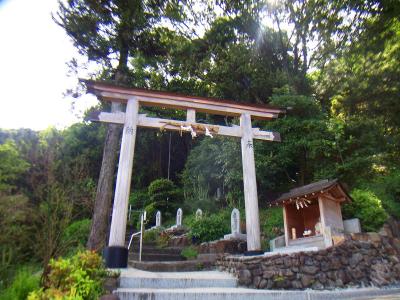 この鳥居より石仏の並ぶ階段の登り開始