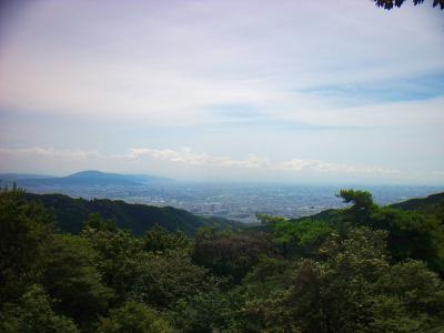 大阪方面ズーム。右側にちょっとしたビル群と中央に淀川が見えてるのかな！？