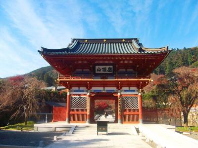 まずは勝尾寺を散策する