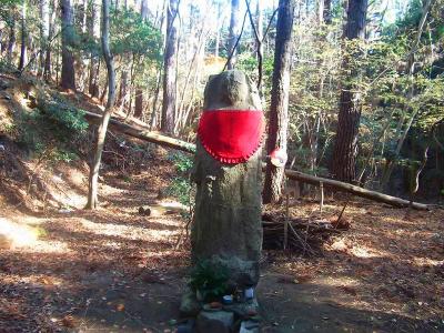 これがしらみ地蔵らしい。一つだけひっそりとたっていた