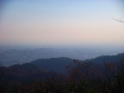 こっちは川西市とか南西方面かな！？霞んでよくわからなかった