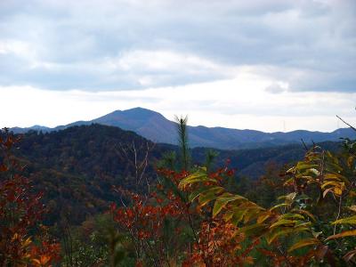 あの高い山は何だろうって思っていたけど、結局、どっちの方角を見ていたか覚えてなかったので調べなかった
