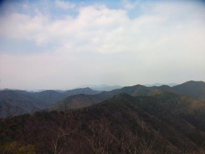 トンガリ山から続く稜線。ここを一度歩いて白髪岳まで行ってみたい