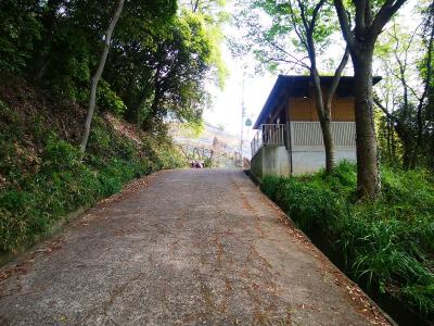 登山口手前にはトイレがあるので、ここがポイントとなる