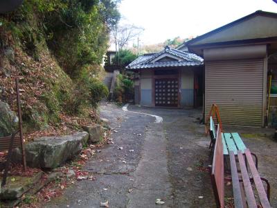 摂津峡の裏側といえばいいのか、ここは道なりに進んでいく