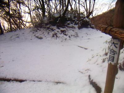 六合目。また階段の道がはじまる。誰がこんな長い階段の道を作ったのか不思議な感じだ