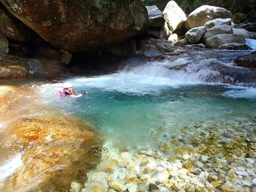 S嬢が大峰ブルーで流される