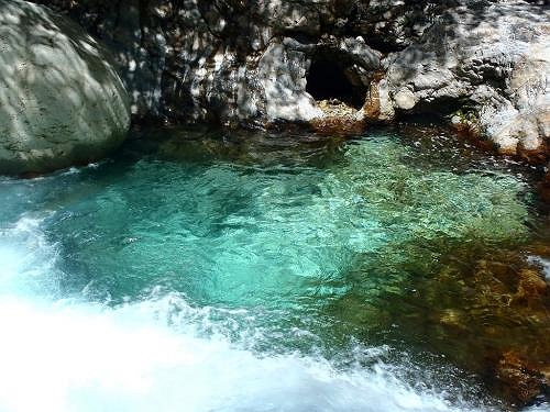 透き通ったブルーの水が最高です
