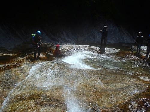 すみません、偶然にシャッター押したらロカさんの奥さんがツルッと滑っていたｗとはいえ、下りで人のこと言えずに何度かツルッといってしまった＾＾；