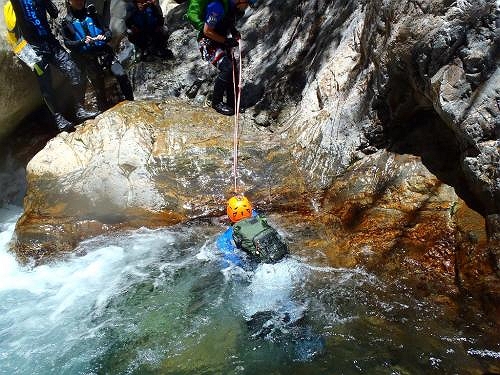 難所はお助けロープを出してひっぱりあげる